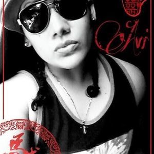 Meet your Posher, Santi